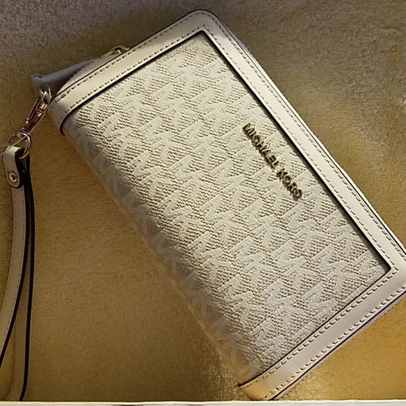 Michael Kors Handbags - MICHAEL KORS- Vanilla Signature Wristlet-BRAND NEW